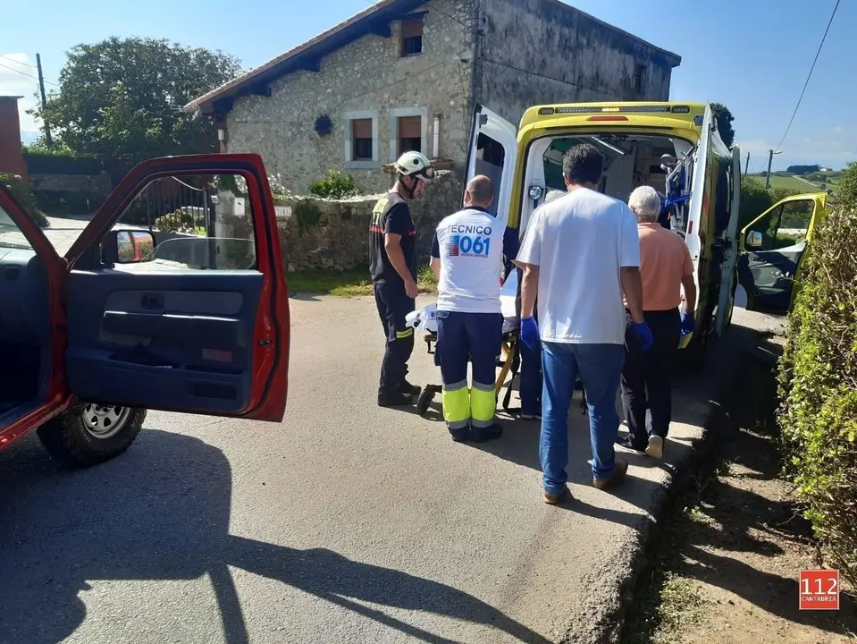 Asistencia en los acantilados de San Vicente, de donde se ha evacuado a un hombre de 72 a&ntilde;os que sufri&oacute; una lipotimia