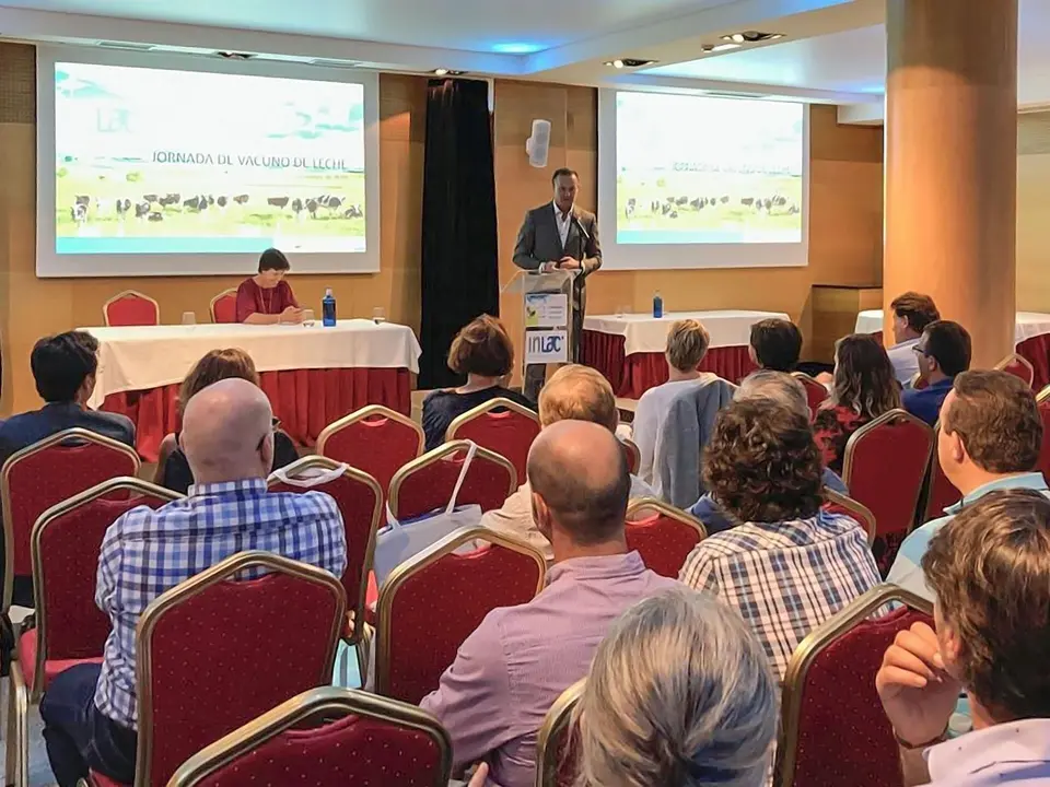 El consejero de Desarrollo Rural, Guillermo Blanco, en la jornada sobre vacuno de leche de Hoznayo