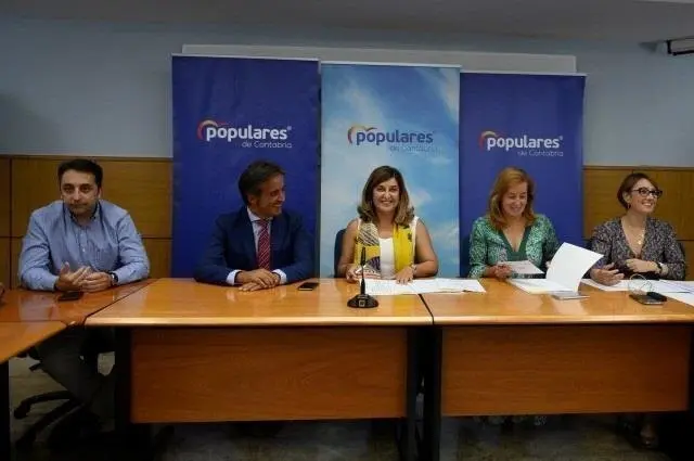 La presidenta del PP, Mar&iacute;a Jos&eacute; S&aacute;enz de Buruaga, en el Comit&eacute; Ejecutivo del PP