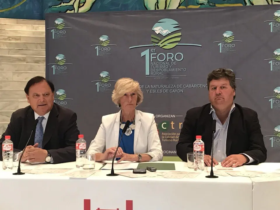 Presentaci&oacute;n del I Foro Nacional de Turismo y Despoblamiento Rural que se celebrar&aacute; los d&iacute;a 3 y 4 de octubre en Cab&aacute;rceno y Esles