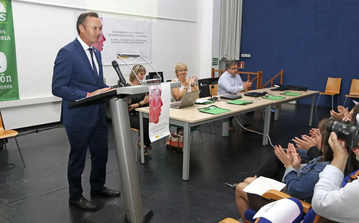 El consejero de Desarrollo Rural, Ganader&iacute;a, Pesca, Alimentaci&oacute;n y Medio Ambiente, Guillermo Blanco, inaugura el VII Encuentro de la Uni&oacute;n de Mujeres Agricultoras y Ganaderas