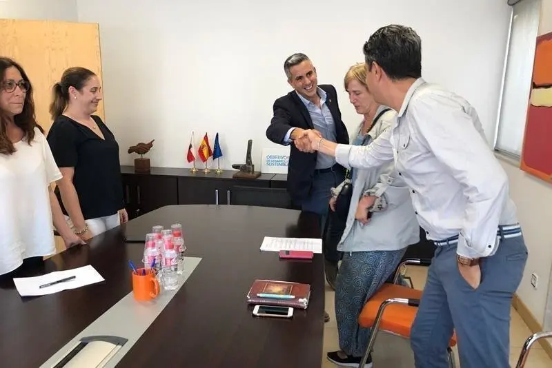 Zuloaga junto con la secretaria general del sidnicato TU, Isabel Rodriguez, acompa&ntilde;ados por los miembros de dicha organizaci&oacute;n, Franciso Sierra, Maria Cruz Fuentes y Marta Trujillano