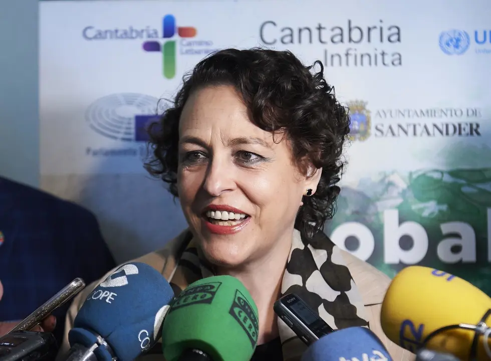 La ministra de Trabajo en funciones, Magadalena Valerio, atiende a los medios de comunicaci&oacute;n, a su llegada a la inauguraci&oacute;n del IV Foro de Jovenes L&iacute;deres Mundiales, Global Youth Leadship Forum, en Santander (Espa&ntilde;a), a 23 de septiembre de 2019.