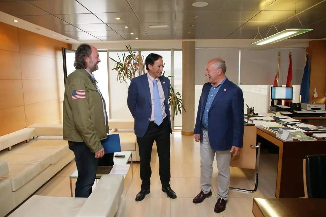 Reuni&oacute;n consejero Obras P&uacute;blicas, Jos&eacute; Luis Gochicoa, y alcaldde de Reinosa, Jos&eacute; Miguel Barrio