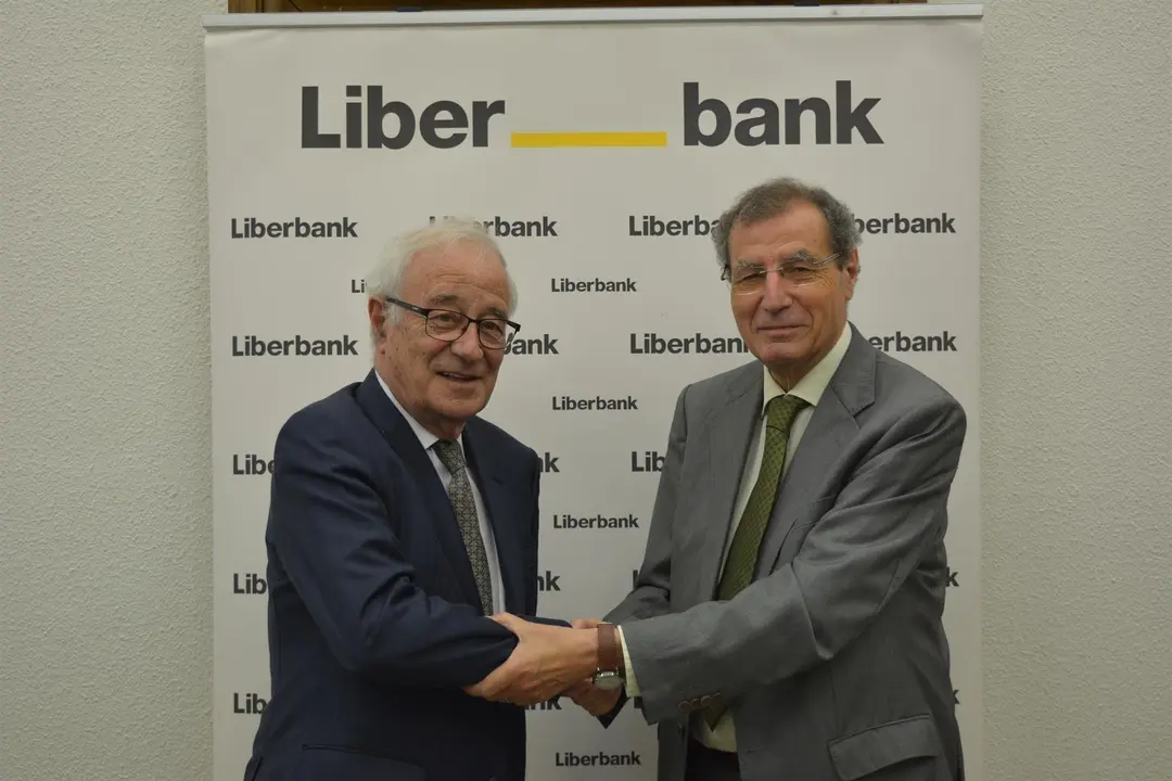 El presidente del Ateneo, Manuel &Aacute;ngel Casta&ntilde;eda y el presidente de Liberbank, Pedro Rivero.