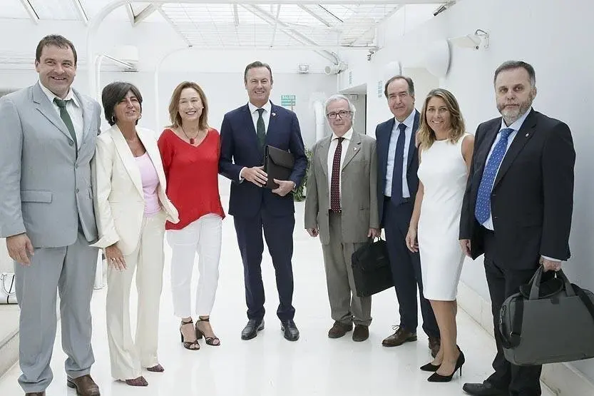 El consejro de Medio Rural, Guillermo Blanco, y su equipo