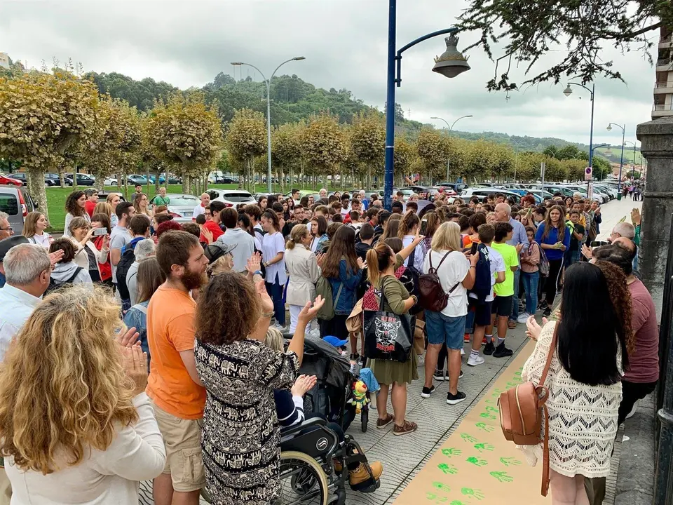 Acto en Laredo por la Hulega por el Clima