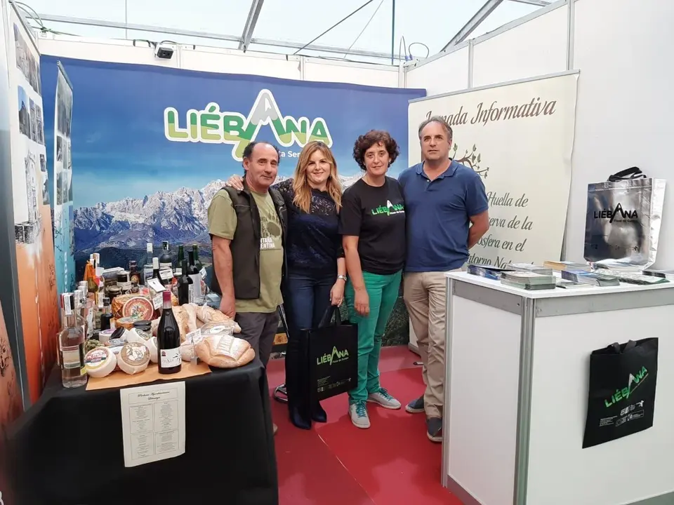 Representantes del Grupo de Acci&oacute;n Local de Li&eacute;bana asisten a la feria de ecoturismo NATURCYL