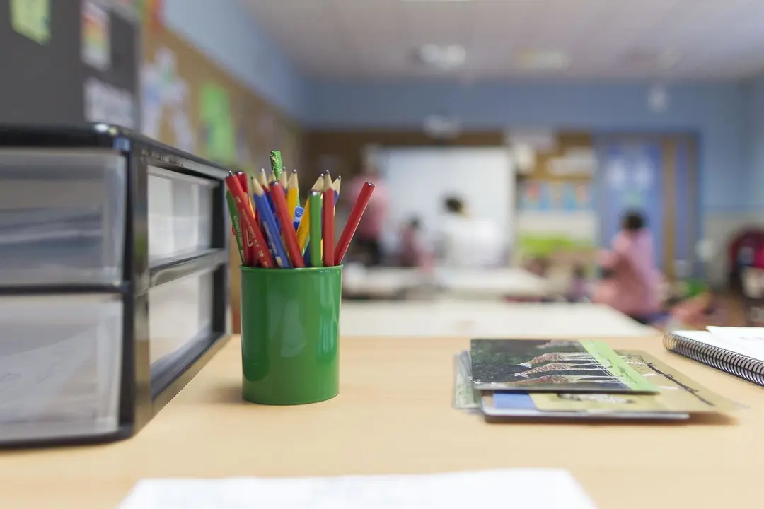 Colegio, aula, primaria, infantil, clase, ni&ntilde;o, ni&ntilde;a, ni&ntilde;os, jugando, jugar, juegos, profesor, profesora, profesores