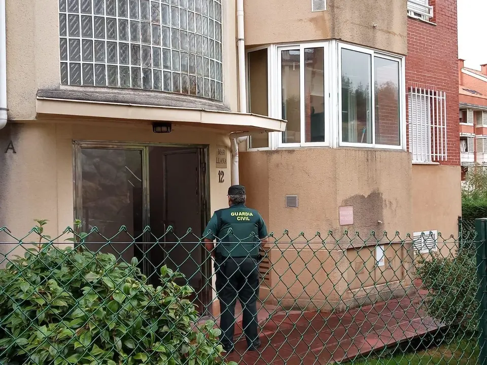 Edificio de Castro Urdiales donde la detendia viv&iacute;a con su pareja