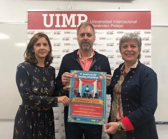 Vicerrector de Extensi&oacute;n Universitaria y Campus de las Llamas de la UIMP, Andr&eacute;s Hoyo; directora del Centro Docente y de Investigaci&oacute;n de UIMP en Santander, Mar Garc&iacute;a de los Salmones, y presidenta de FETEACAN, Elisa S&aacute;inz, presentan 9 Festival FETEACAN