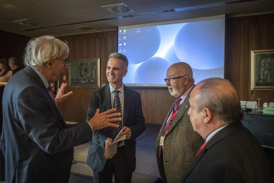 El concejal de Econom&iacute;a, Hacienda y Patrimonio, V&iacute;ctor Gonz&aacute;lez Huergo, al inicio del Simposium Funerario
