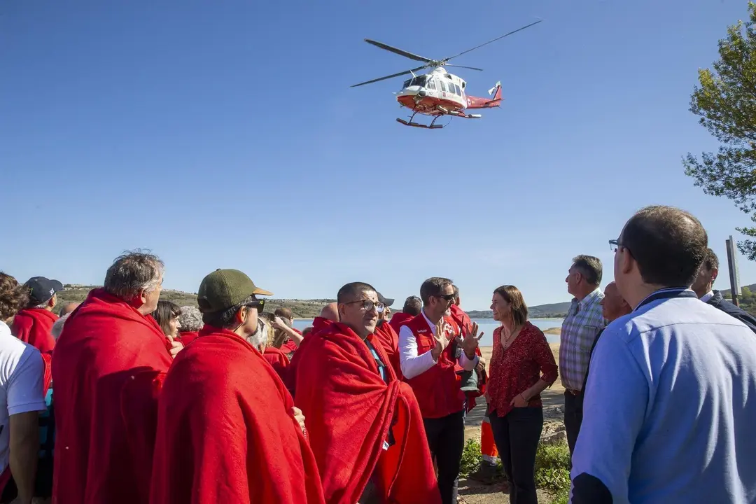 Simulacros de rescate de personas con discapacidad en el pantano del Ebro