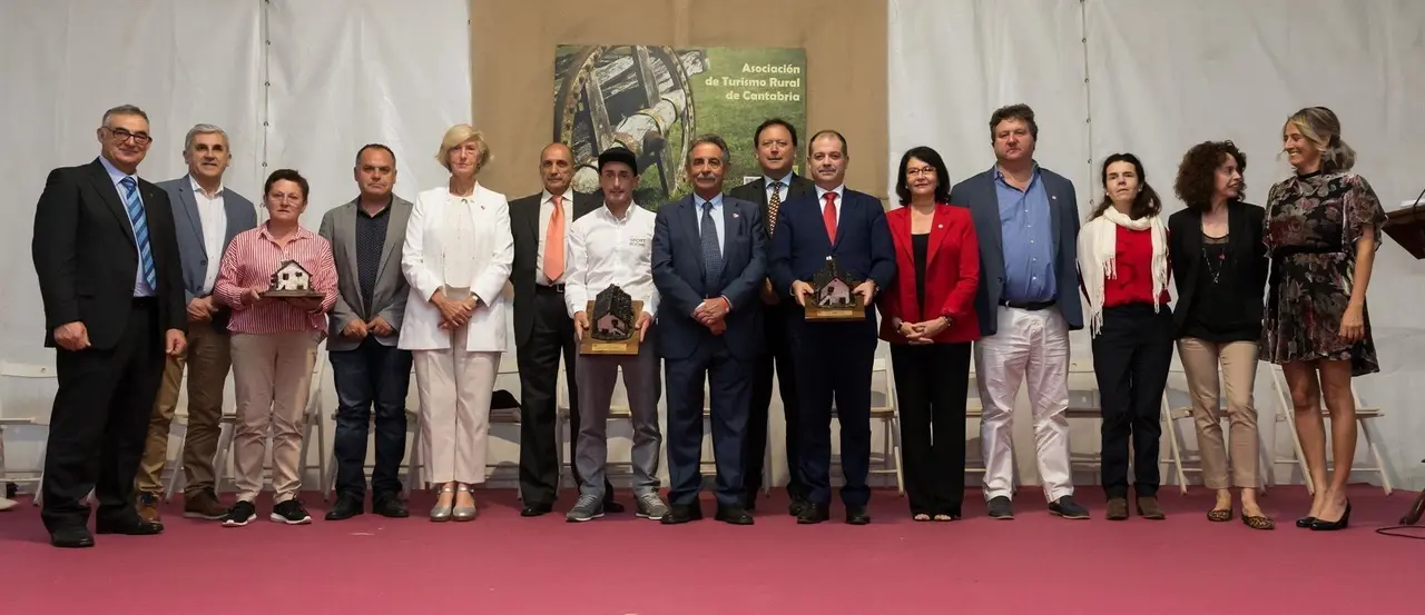 L presidente de Cantabria, Miguel &Aacute;ngel Revilla, acompa&ntilde;ado de varios consejeros, asiste a la XXII Gala del Turismo Rural de Cantabria