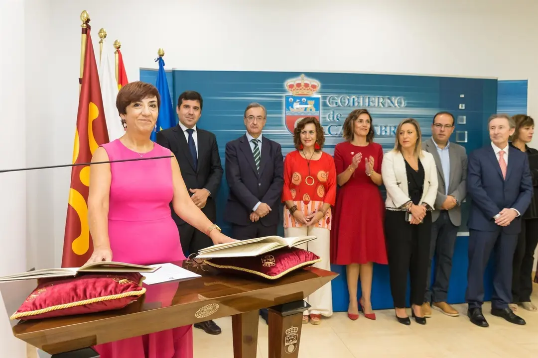 La consejera de Presidencia, Interior, Justicia y Acci&oacute;n Exterior, Paula Fern&aacute;ndez, preside la toma de posesi&oacute;n de Alicia Solar como directora general de Servicios y Atenci&oacute;n a la Ciudadan&iacute;a