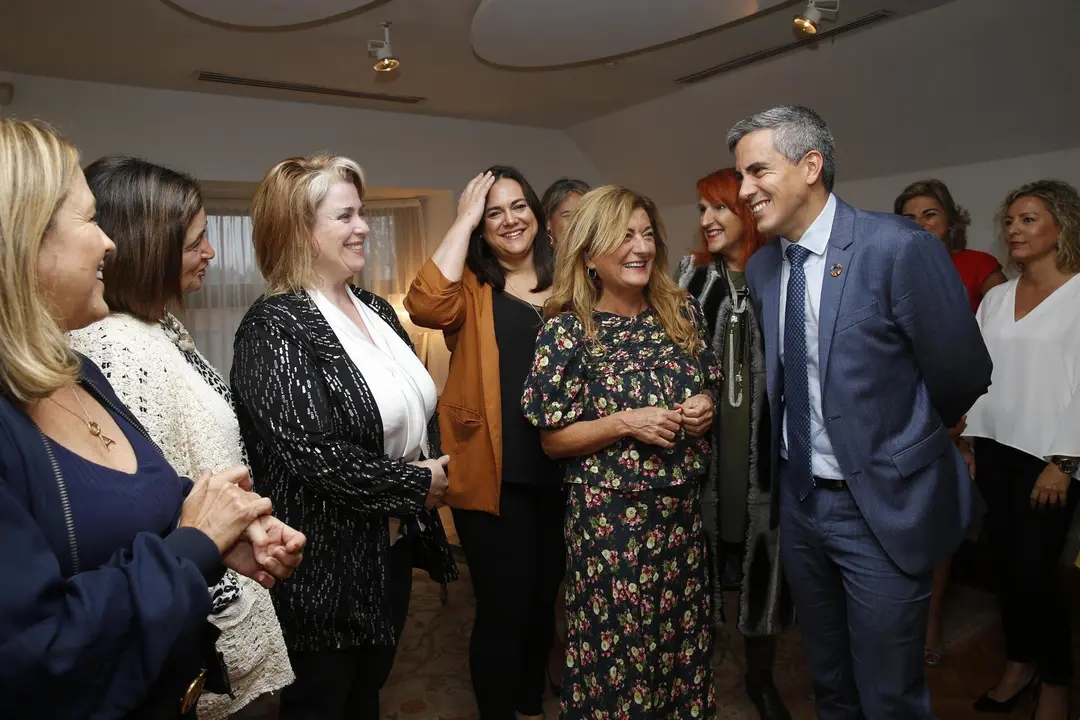 Desayuno ADMEC con Zuloaga y Consuelo Guti&eacute;rrez