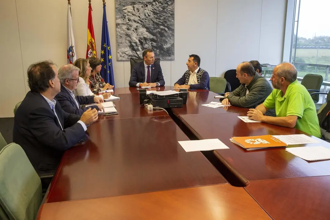 El consejero de Desarrollo Rural, Ganader&iacute;a, Pesca, Alimentaci&oacute;n y Medio Ambiente, Guillermo Blanco, se ha reunido con representantes de la Uni&oacute;n de Peque&ntilde;os Agricultores y Ganaderos (UPA)