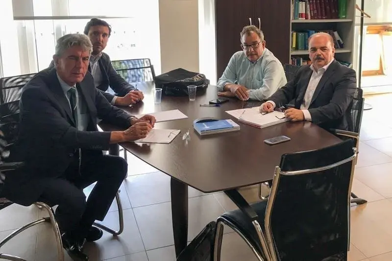 Reuni&oacute;n del director de la Agencia C&aacute;ntabra de Administraci&oacute;n Tributaria con los asesores fiscales