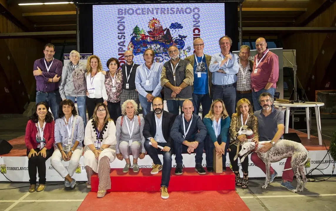 Encuentro entre animalistas y conservacionistas en Torrelavega