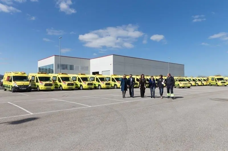     Cantabria tendr&aacute; a su disposici&oacute;n una nueva flota de 118 veh&iacute;culos de transporte sanitario, 48 para el transporte urgente y 70 para el transporte programado, tras el nuevo contrato del servicio, de 45,1 millones, que ha vuelto a recaer en la empresa A