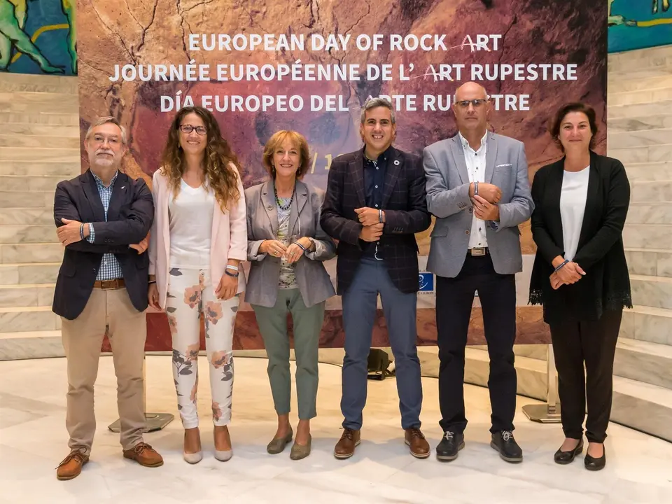El vicepresidente y consejero de Universidades, Igualdad, Cultura y Deporte, Pablo Zuloaga, presenta, en rueda de prensa, los actos para conmemorar el D&iacute;a Europeo del Arte Rupestre