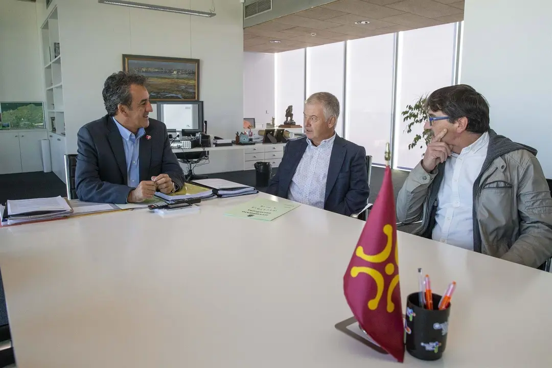 Mart&iacute;n con el alcalde de Villaescusa