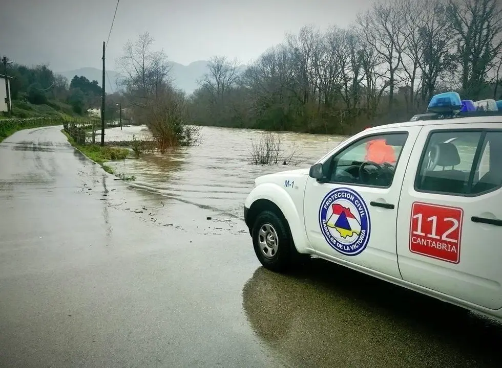Crecida del r&iacute;o As&oacute;n a su paso por Ramales de la Victoria