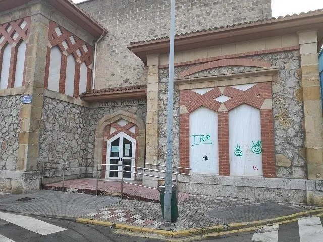 Adjudicadas las obras de la piscina de Laredo (archivo) 