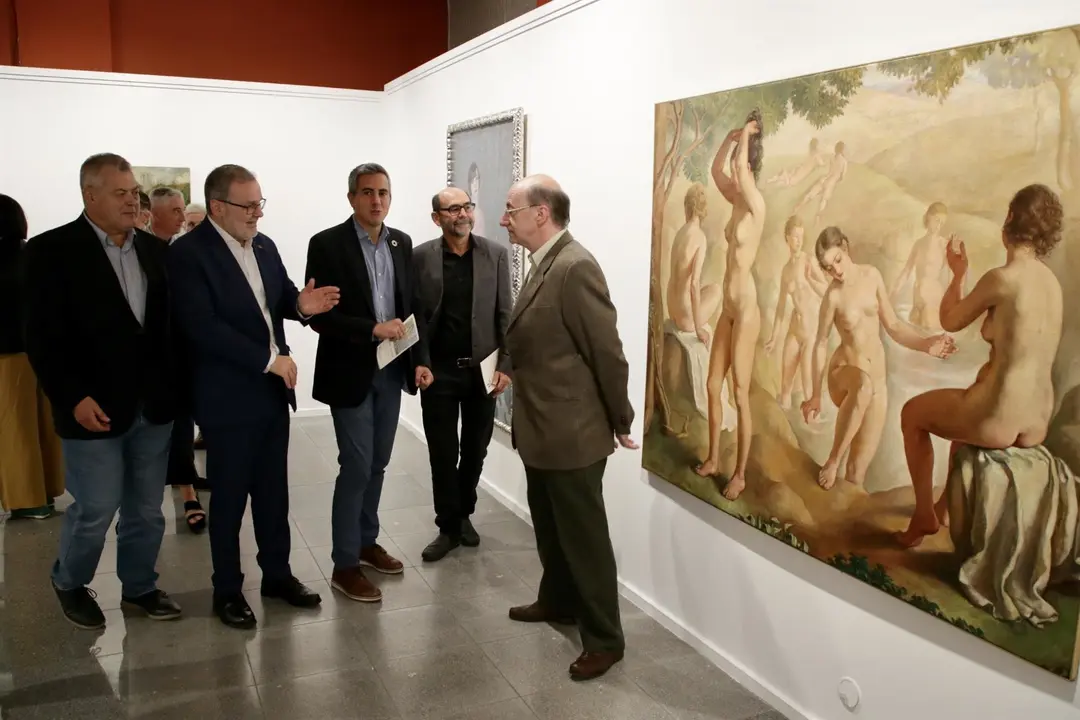 El vicepresidente, Pablo Zuloaga, en la exposici&oacute;n de artistas republicanos de la UC
