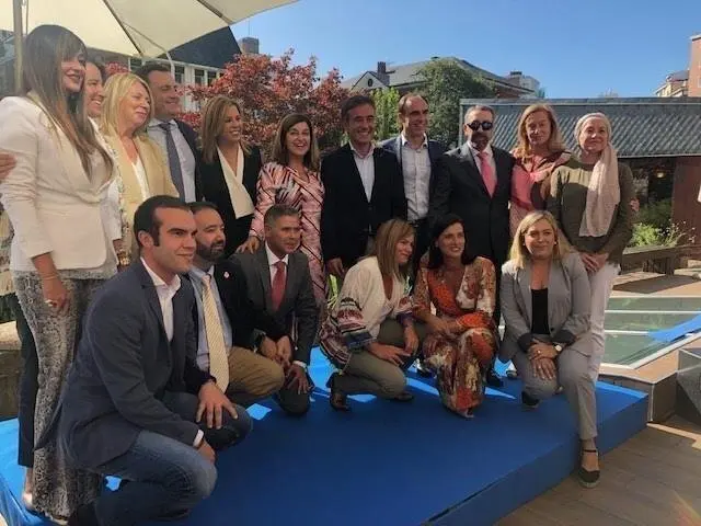 Candidatos del PP de Cantabria al 10N con la presidenta del partido en la comunidad, Mar&iacute;a Jos&eacute; S&aacute;enz de Buruaga