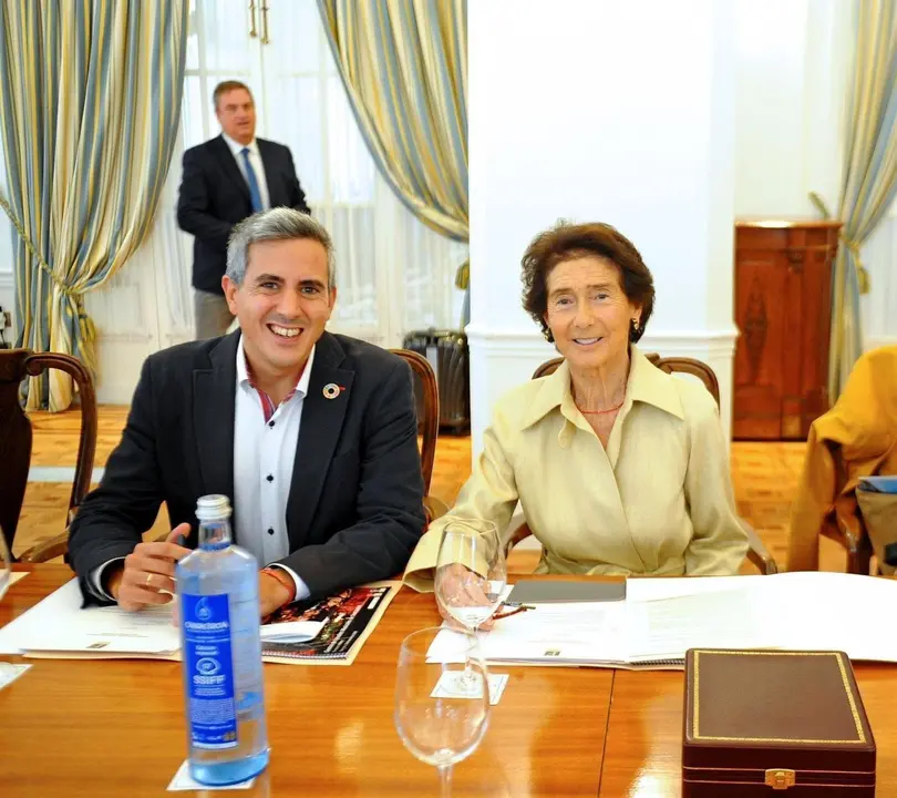 La presidenta de la Fundaci&oacute;n Alb&eacute;niz, Paloma O'Shea, y el vicepresidente de Cantabria, Pablo Zuloaga