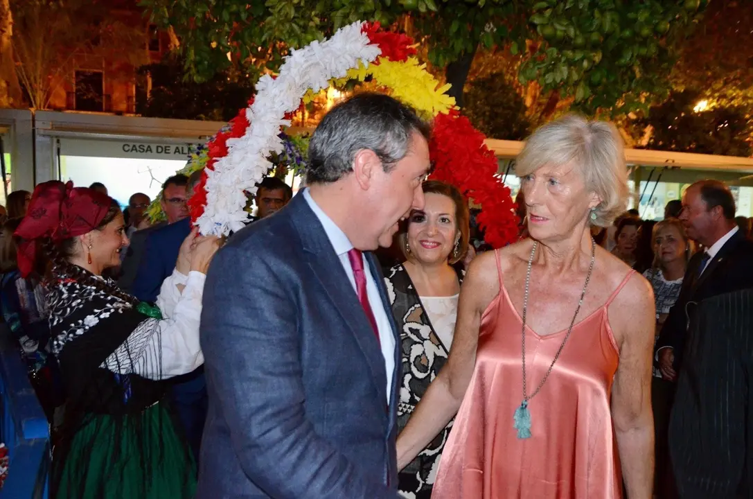 Marina Lomb&oacute; con el alcalde de Sevilla