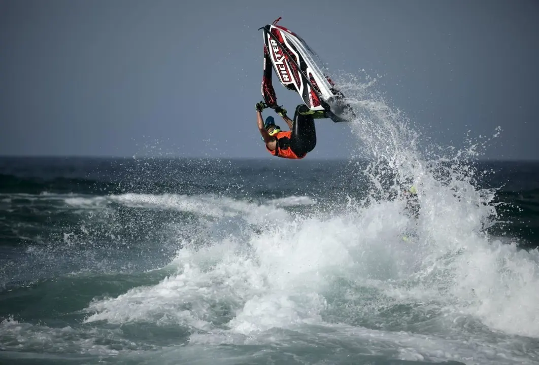 Motosurf en la paya de Ris (Noja)