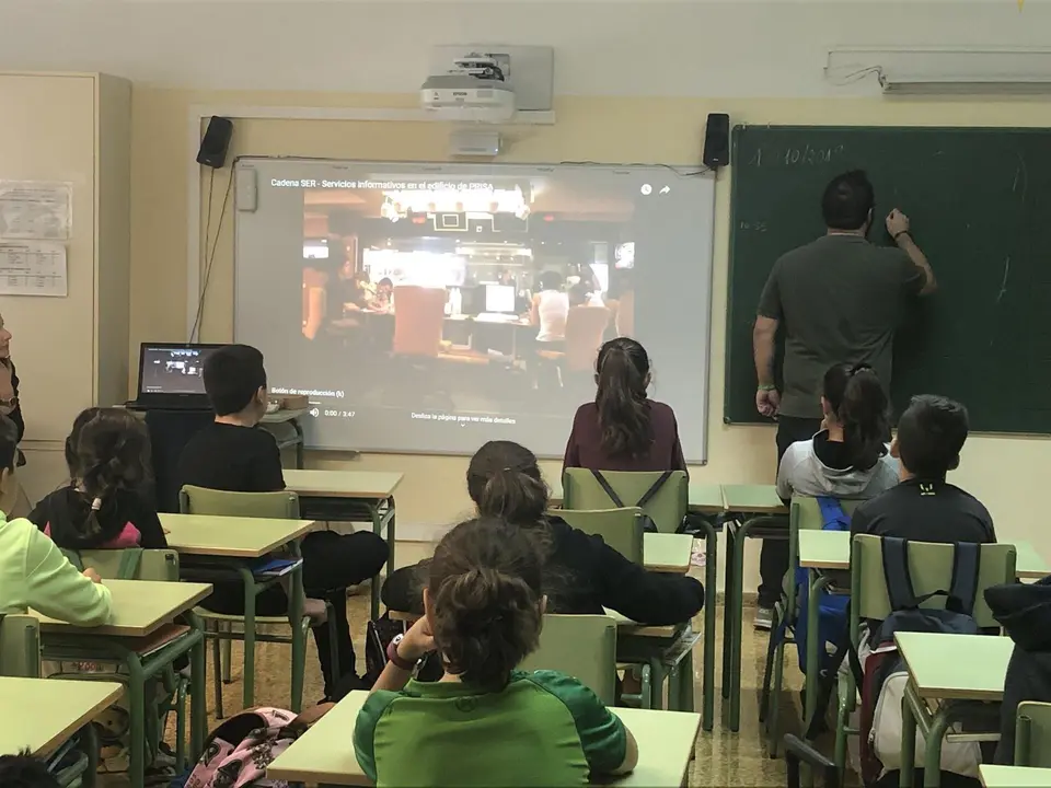 Taller te&oacute;rico de 'Radio Europa' en el CEIP Fernando de los R&iacute;os