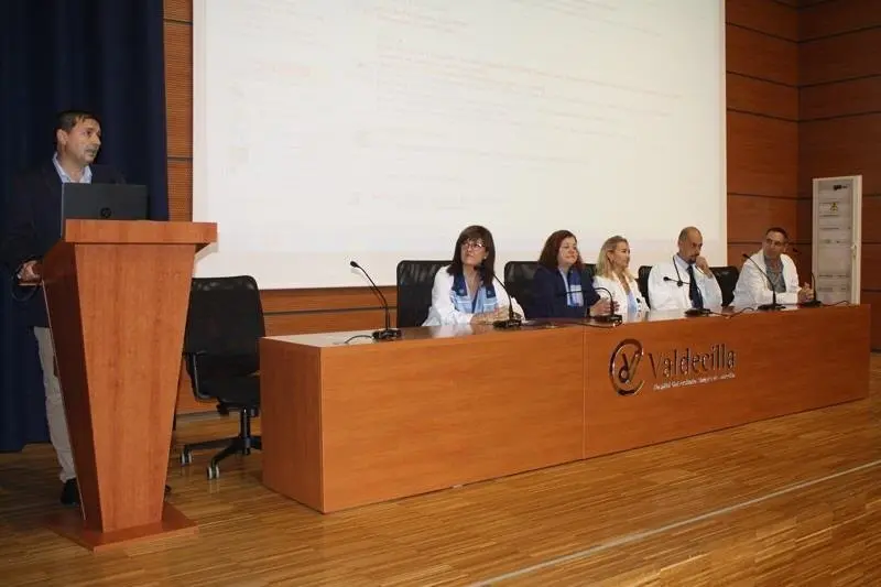 Rafael Tejido, Rosana Garc&iacute;a, Celia G&oacute;mez, Beatriz L&oacute;pez, Luis Iglesias y Juan Manuel Odriozola en el acto de presentaci&oacute;n en Valdecilla