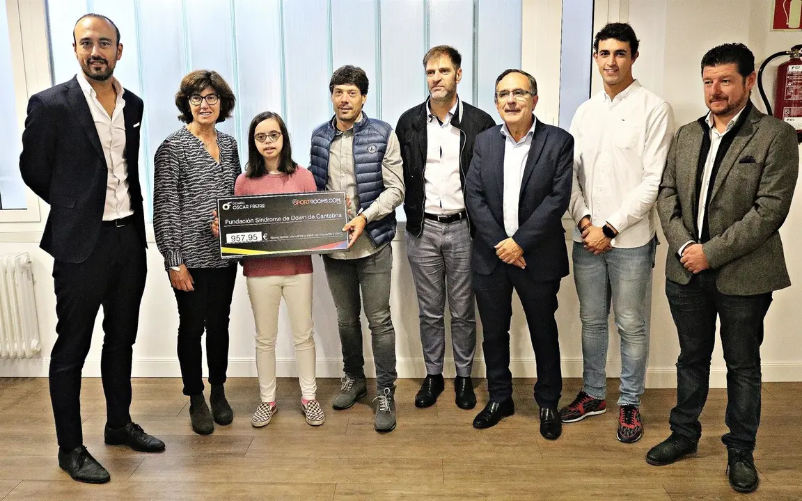 La Fundaci&oacute;n S&iacute;ndrome de Down recibe el cheque del 'Desaf&iacute;o &Oacute;scar Freire'