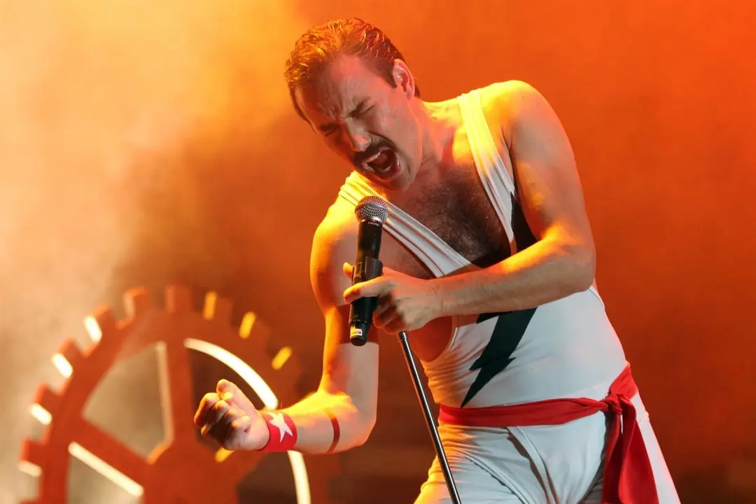 Pablo Pad&iacute;n, cantante de God Save The Queen, banda tributo de Queen