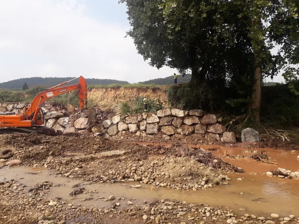 La CHC concluye retirada de dep&oacute;sitos acumulados en el r&iacute;o Pas