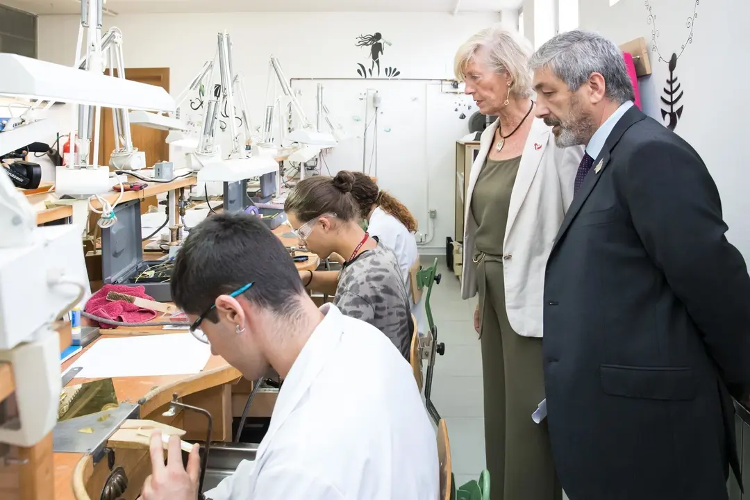 La Consejera De Educaci&oacute;n, Formaci&oacute;n Profesional Y Turismo, Marina Lomb&oacute;, Asiste Al Acto De Inicio Del Curso En La Escuela De Arte &lsquo;Roberto Orallo&rsquo;
