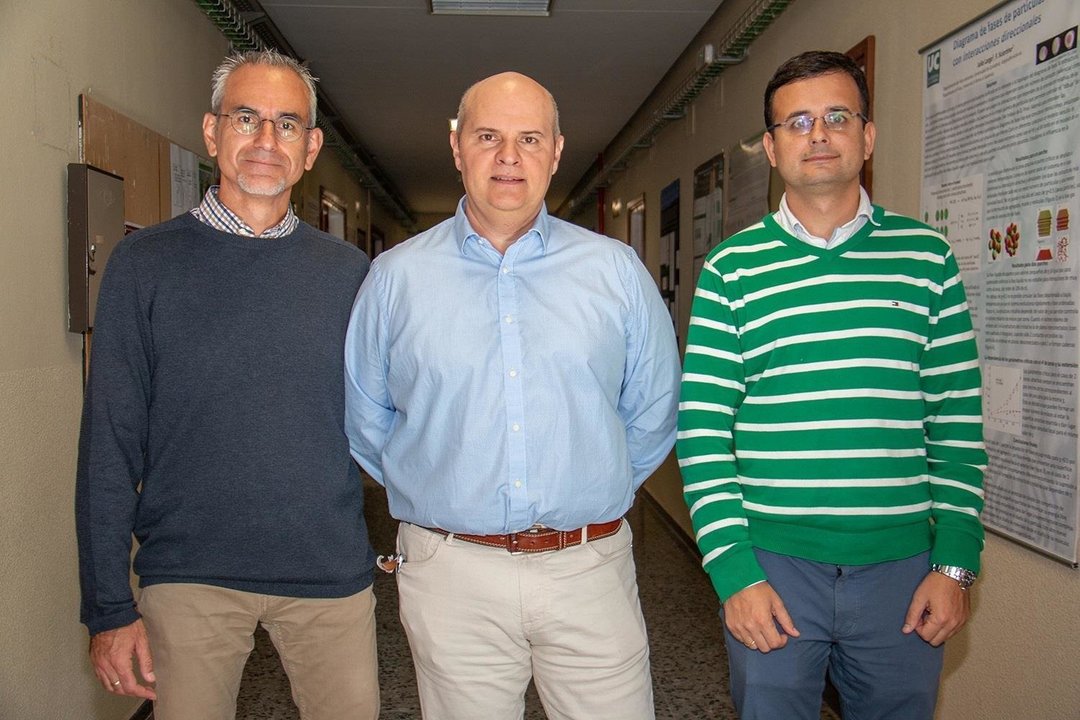 Ciro Salcines, Rafael Valiente y Javier Ruiz, autores del paper ‘Criterios de selección de equipos de protección respiratoria frente a nanomateriales’.