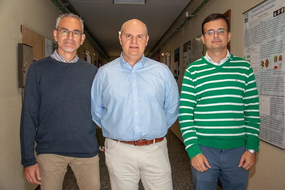 Ciro Salcines, Rafael Valiente y Javier Ruiz, autores del paper &lsquo;Criterios de selecci&oacute;n de equipos de protecci&oacute;n respiratoria frente a nanomateriales&rsquo;.