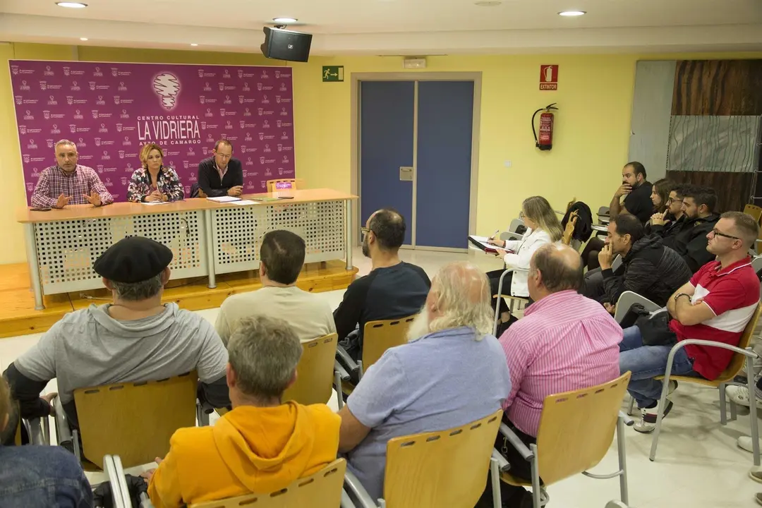 Concejal&iacute;a de Festejos de Camargo reuni&oacute; a juntas vecinales y asociaciones para recordar los pasos que tienen que seguir en la organizaci&oacute;n de actos festivos