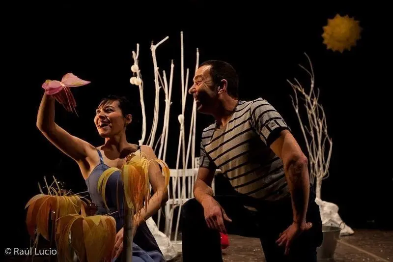 Escena de la obra 'Grillos y luci&eacute;rnagas'