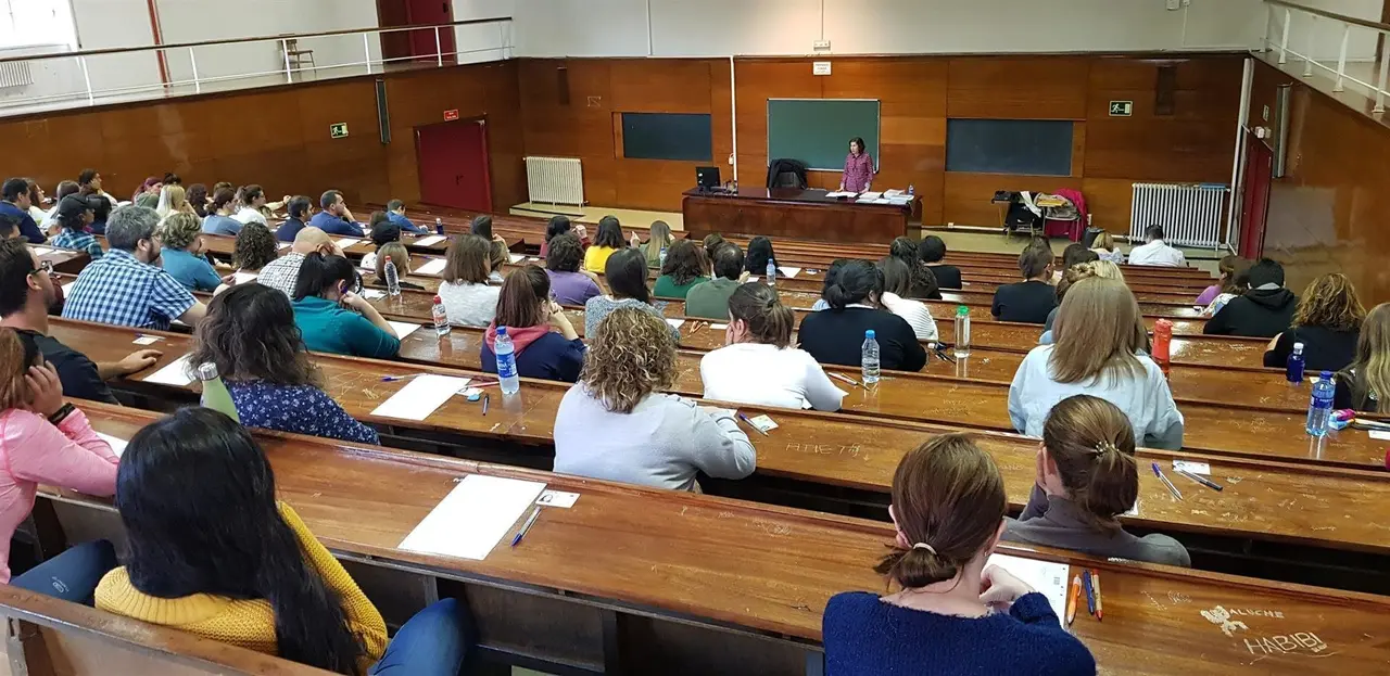 Un 44% de los aspirantes a una de las 8.102 plazas del Estado se examina este s&aacute;bado en Madrid