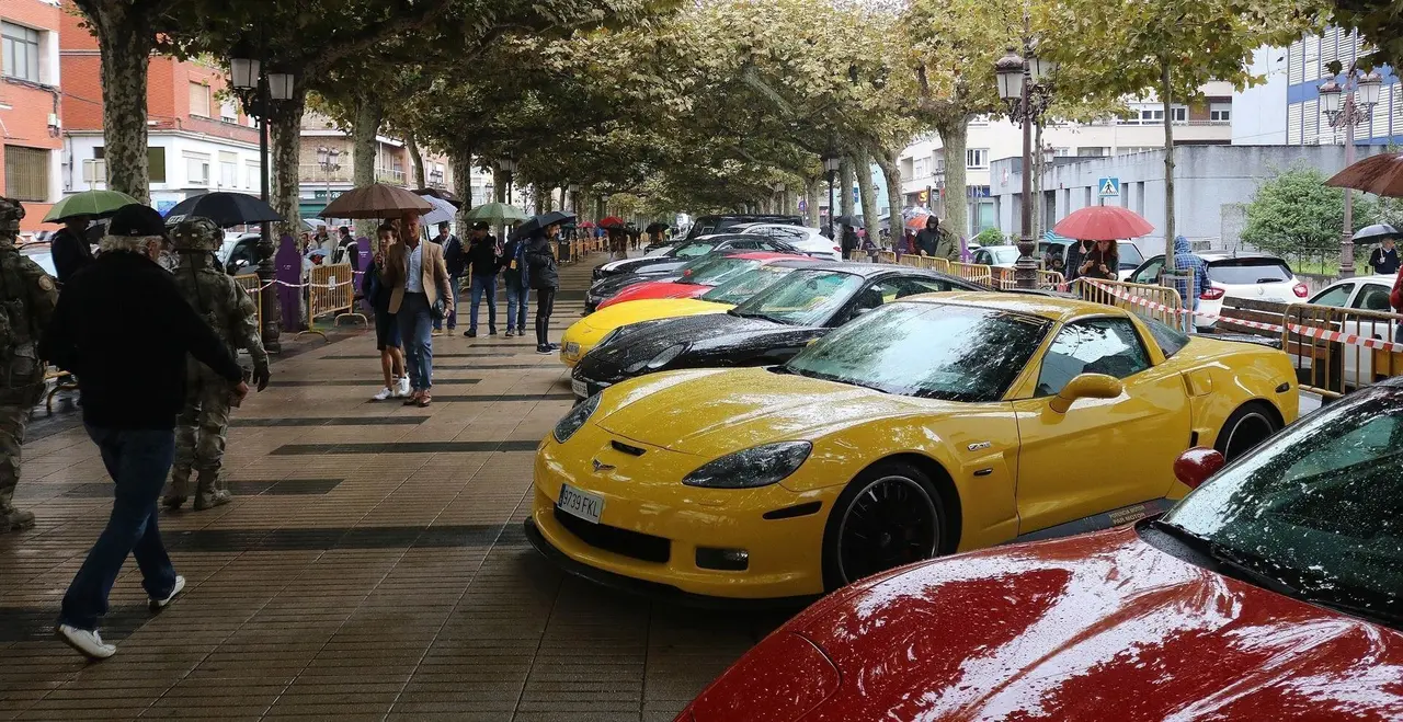 Exposici&oacute;n de superdeportivos en Torrelavega