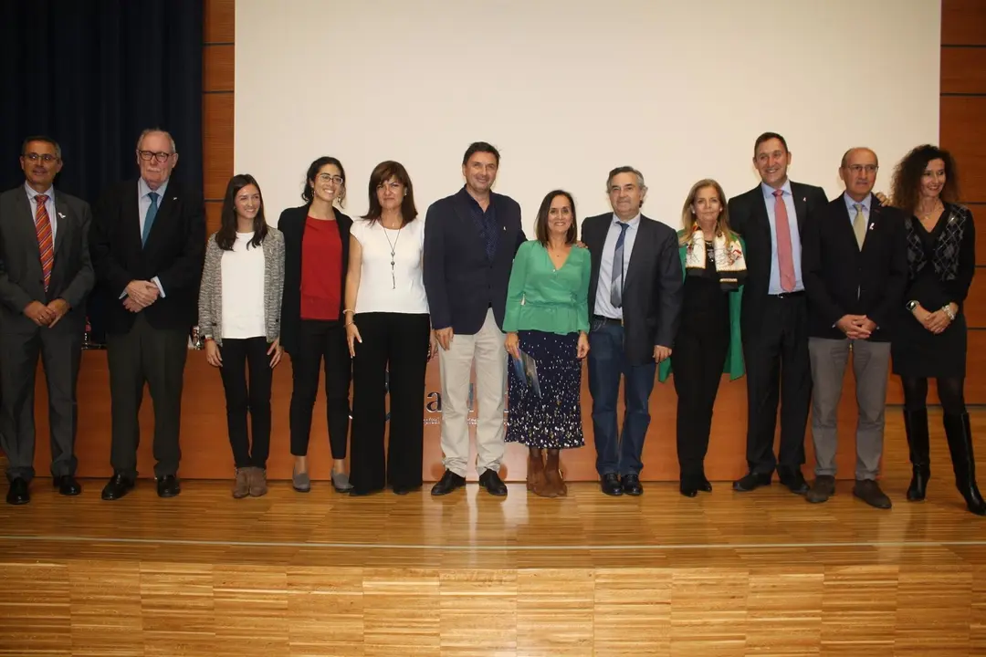 Autoridades y galardonados en el premio 'Diego de Argumosa entregado en Valdecilla