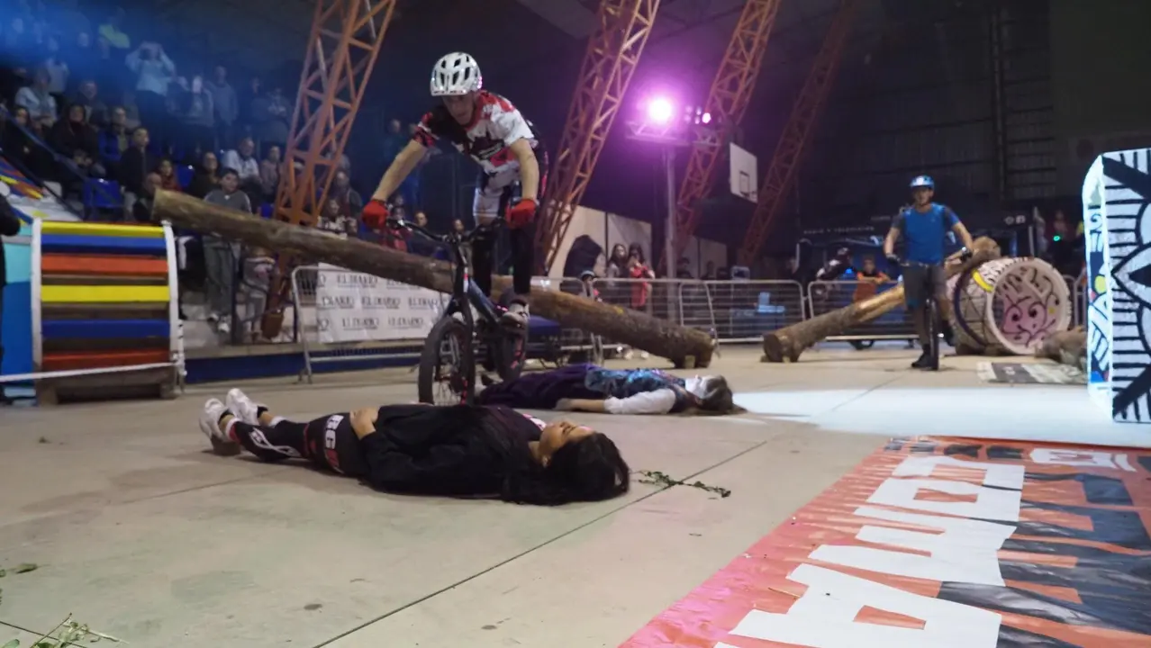 OLYMPUS DIGITAL CAMERA         