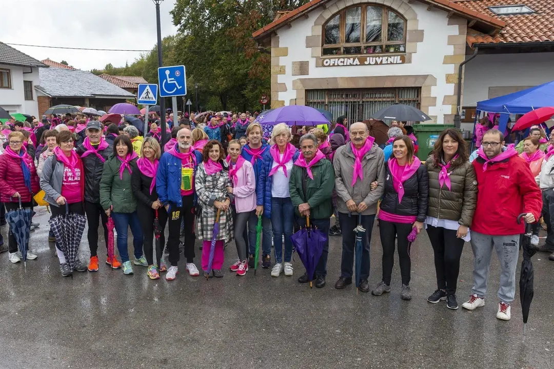 Revilla y cuatro consejeros en la marcha de Reoc&iacute;n contra el c&aacute;ncer de mama