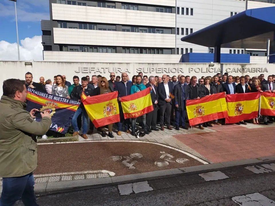 Concentraci&oacute;n en apoyo de la Polic&iacute;a Nacional en Catalu&ntilde;a