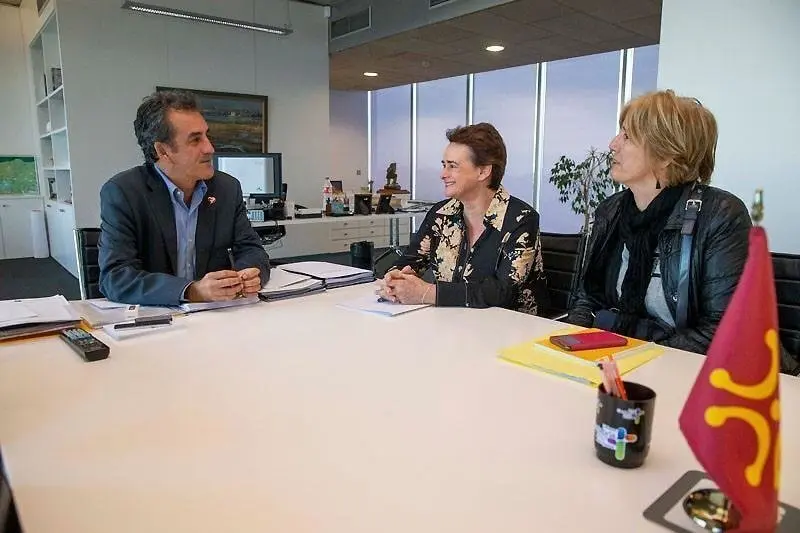 El consejero de Innovaci&oacute;n, Industria, Transporte y Comercio, Francisco Mart&iacute;n, se reune con representantes del sindicato T&Uacute;